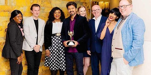 சர்வதேச விருதை பெற்றார் நடிகர் விஜய் : குவியும் வாழ்த்துகள்