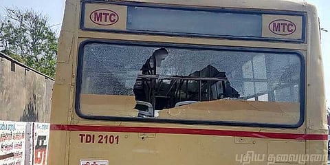 யார் ’ரூட் தல’ - பேருந்து கண்ணாடியை உடைத்த 7 மாணவர்கள் கைது