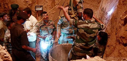 ஆழ்துளைக் கிணற்றில் விழும் குழந்தைகளைக் காப்பாற்ற புதிய கருவி