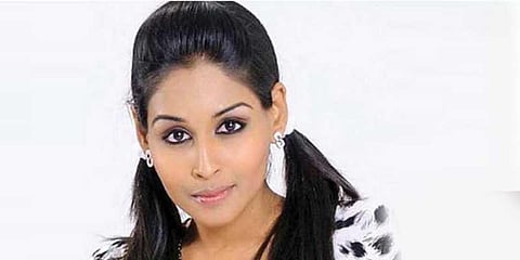 நடிகையின் பியூட்டி பார்லரில் துப்பாக்கிச் சூடு: மும்பை தாதா கும்பல் கைவரிசை