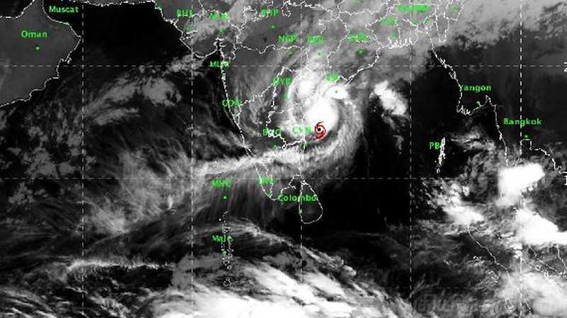 இன்று கரையைக் கடக்கிறது பெயிட்டி புயல்... வட தமிழகத்தில் கடல் சீற்றம்..!