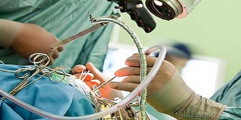 காதுக்குள் நழுவிய மூளை - அறுவை சிகிச்சையில் சரிசெய்த மருத்துவர்கள்