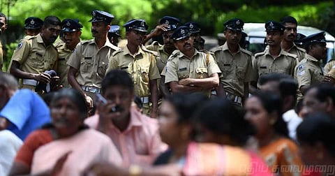 'போலீஸ் சொல்லட்டும் சபரிமலையில் இருந்து செல்கிறோம்' பெண்கள் அமைப்பு