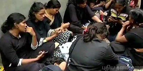 சபரிமலைக்கு செல்ல முயன்ற பெண்கள் மீண்டும் மதுரைக்கு திரும்ப முடிவு