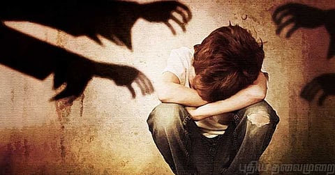 பள்ளிச் சிறுவர்களுக்கு வெளிநாட்டினர் பாலியல் தொல்லை?: ஜாமீனை ரத்து செய்ய உயர்நீதிமன்றம்