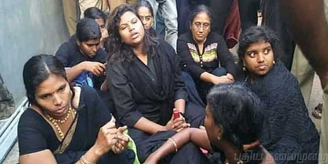 சபரிமலைக்கு செல்ல முயலும் பெண்கள் ! சிக்கலில் பக்தியும் தீர்ப்பும்