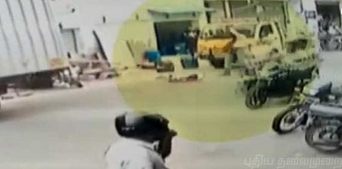 திருப்பூரில் பட்டப்பகலில் கிளி ஜோசியர் வெட்டிக்கொலை