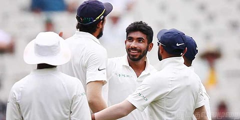 தடுமாறும் ஆஸ்திரேலியா : பந்துவீச்சால் மிரட்டும் இந்தியா