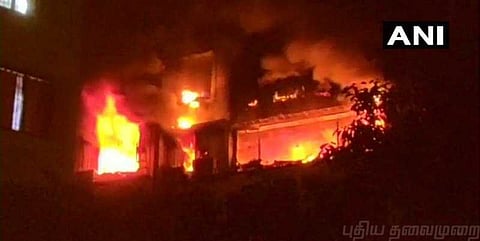 மும்பையில் தீ விபத்து, 5 பேர் பரிதாப பலி!