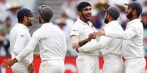 கலக்கினார் பும்ரா: 151 ரன்னுக்கு ஆஸி. ஆல் அவுட்!