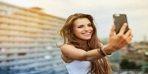 “செல்ஃபி எடுப்பது மனநோயா?” - மக்களவையில் சுவாரஸ்யமான விவாதம்