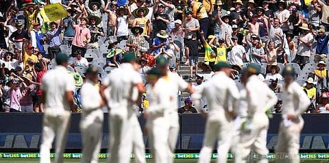 மெல்போர்னில் இனவெறி கோஷம் எழுப்பிய ரசிகர்கள்!