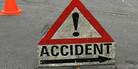 இருசக்கர வாகனம் மீது மோதிய லாரி : மூதாட்டி பரிதாபமாக உயிரிழப்பு