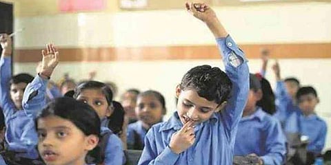 குஜராத்தில் ’உள்ளேன் ஐயா’வுக்கு பதில் ’ஜெய் ஹிந்த்’: இன்று முதல் அமல்!