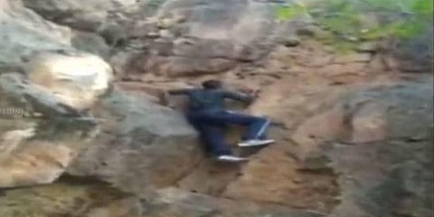 மலையேற்றத்தின் போது தவறி விழுந்து மாணவர் பலி : வைரல் வீடியோ