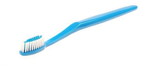 டூத் பிரஷை விழுங்கிவிட்டு மருத்துவரிடம் மறைத்த இளைஞர்