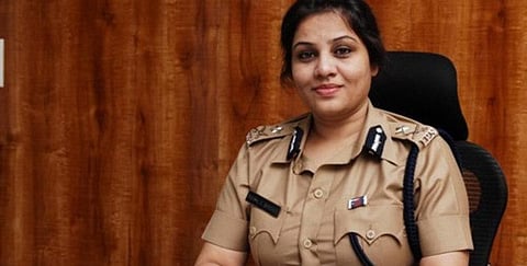 போலி கணக்கு, புத்தாண்டு அறை... மிரட்டப்படுகிறாரா ஐ.ஜி, ரூபா?