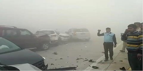 பனிப்பொழிவால் கண்ணுக்கு தெரியாத சாலைகள் ! அதிகரிக்கும் விபத்துகள்