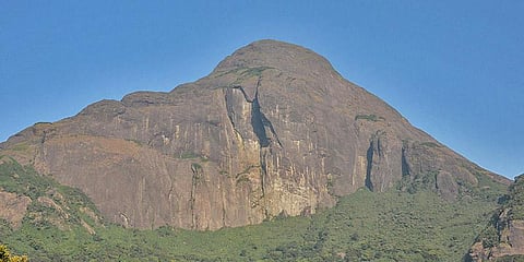 பழங்குடியினரின் எதிர்ப்பையும் மீறி அகஸ்தியர்கூட மலையேற்றத்துக்கு தயாராகும் பெண்கள் !