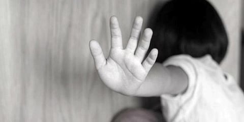 சிறுமி பாலியல் வன்கொடுமை : ஆயுள்தண்டனை விதித்தது நீதிமன்றம்