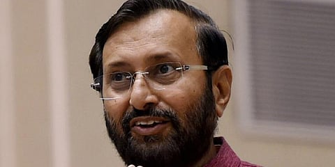 8 ஆம் வகுப்பு வரை இந்தி கட்டாயமா ? - மத்திய அமைச்சர் ஜவடேகர் விளக்கம்