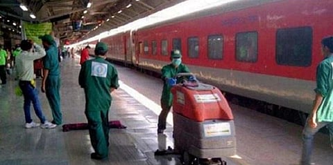 ரயில்வே துறையில் தொழிலாளர்களின் அவலநிலை - சிஏஜி அறிக்கையில் பகீர்
