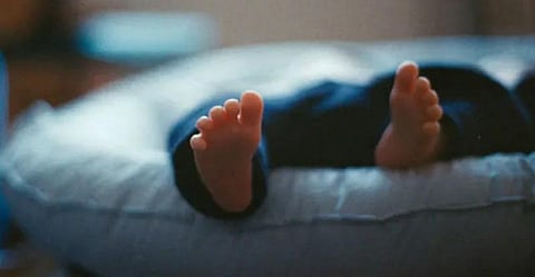 செவிலியர்களின் அலட்சியத்தால் குழந்தை துண்டாகி கொடுமை