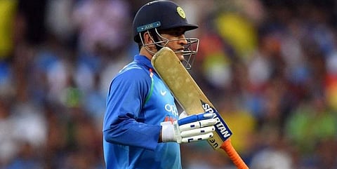 “ஒருநாள் போட்டியில் டெஸ்ட் விளையாடலாமா?”- கூல் தோனியால் டென்ஷன் ஆன ரசிகர்கள்