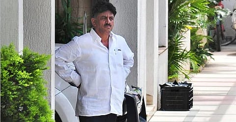 கர்நாடகாவில் குதிரை பேரத்தில் ஈடுபடுகிறதா பாஜக ? காங்கிரஸ் வைக்கும் குற்றச்சாட்டு