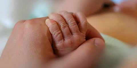 ஹெச்ஐவி ரத்தம் ஏற்றப்பட்ட பெண்ணுக்கு பெண் குழந்தை பிறந்தது..!