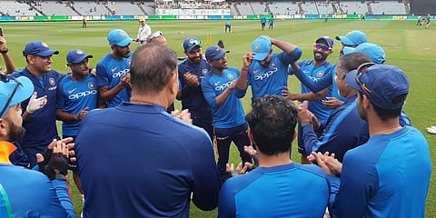 மெல்போர்ன் போட்டி: பந்துவீச்சை தேர்வு செய்த இந்திய அணியில் அதிரடி மாற்றம்!