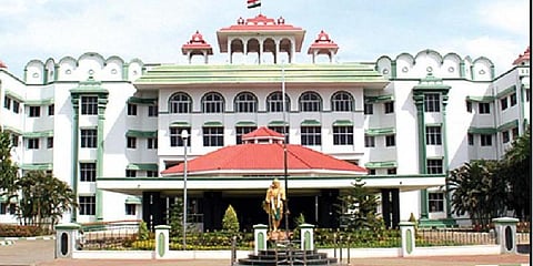 முடிவுக்கு வந்த அமைச்சர் விஜயபாஸ்கரின் தலைக்கவச வழக்கு