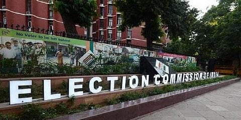 “வாக்குப்பதிவு இயந்திரம் பற்றி தவறான தகவல்”- தேர்தல் ஆணையம் போலிசில் புகார்