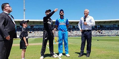 இந்தியாவுக்கு எதிரான முதல் ஒருநாள் போட்டி: நியூசிலாந்து பேட்டிங்