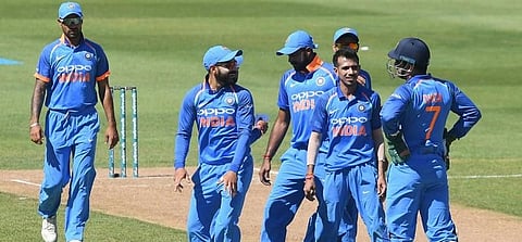 நின்று வெளுத்த தவான் ! மண்ணைக் கவ்வியது நியூசிலாந்து