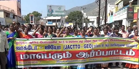 ரூ.7500 சம்பளத்துக்கு தற்காலிக ஆசிரியர்கள் ! பள்ளிக் கல்வித்துறை உத்தரவு