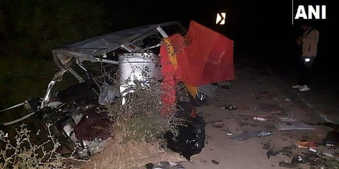 கார்- வேன் மோதல்: திருமணத்துக்கு சென்ற 11 பேர் பலி!