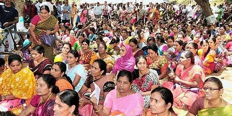 225 தொடக்கப் பள்ளி ஆசிரியர்கள் சஸ்பெண்ட்!