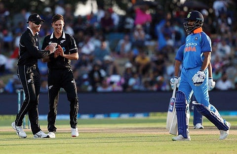 தினேஷ் கார்த்திக், ராயுடு "டக்" அவுட் ! பரிதாப நிலையில் இந்திய அணி