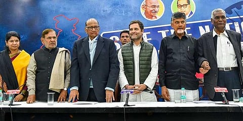 வாக்குப் பதிவு இயந்திர முறைகேடு புகார் - தேர்தல் ஆணையரை சந்திக்க எதிர்க்கட்சிகள் முடிவு