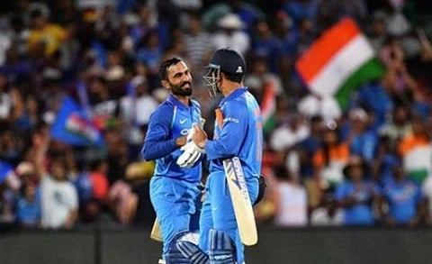 “இவருக்கு பதில் தோனியை களமிறக்குங்கள்”- சுனில் கவாஸ்கர் கருத்து..!