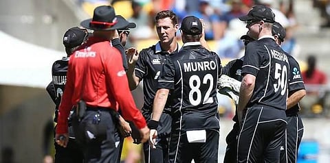 மீண்டும் திணறும் இந்திய அணி, ஒரு ரன்னில் தோனி ஏமாற்றம்!