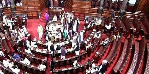 ‘நாடாளுமன்றத்தில் எதிரொலித்த மம்தா பிரச்னை’ - இரு அவைகளும் ஒத்திவைப்பு