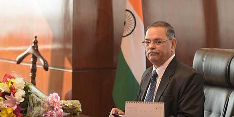 பரபரப்பான சூழ்நிலையில் சிபிஐ இயக்குநராக பதவியேற்றார் ரிஷிகுமார் சுக்லா