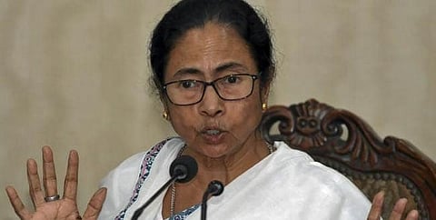 சத்தியாகிரக போராட்டம் நடத்தும் மம்தா 2013-இல் என்ன செய்தார் ?