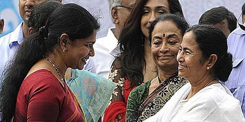 மம்தா பானர்ஜிக்கு கனிமொழி நேரில் ஆதரவு