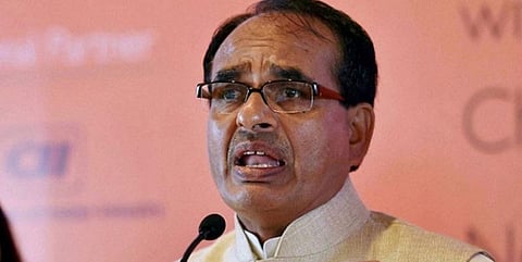 சிவராஜ் சிங் சவுகான் ஹெலிகாப்டர் தரையிறங்க தடை: மம்தா அதிரடி