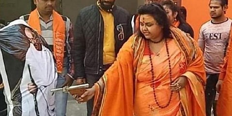 காந்தி உருவ பொம்மையைச் சுட்ட சம்பவம் - பூஜா பாண்டே கைது