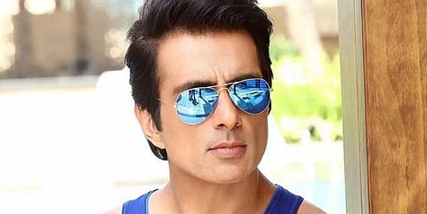 அனுமதி இன்றி தங்கும் விடுதி: வில்லன் நடிகருக்கு எதிராக வழக்கு!