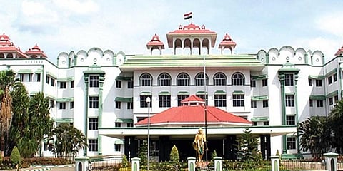 நிறுத்தி வைத்த தேர்வு முடிவுகளை ஒரு வாரத்தில் வெளியிட நீதிமன்றம் உத்தரவு